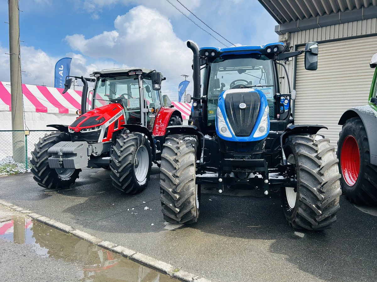efarm2010's tweet photo. どれも高級車過ぎる🥹
先日はJAの展示会でMSKがブース出してたからジャンバーやらミニチュアやら部品として購入笑
今日はスモール市場帰りにグランメッセに寄ってJD🚜 https://t.co/qLUfHiwTi0