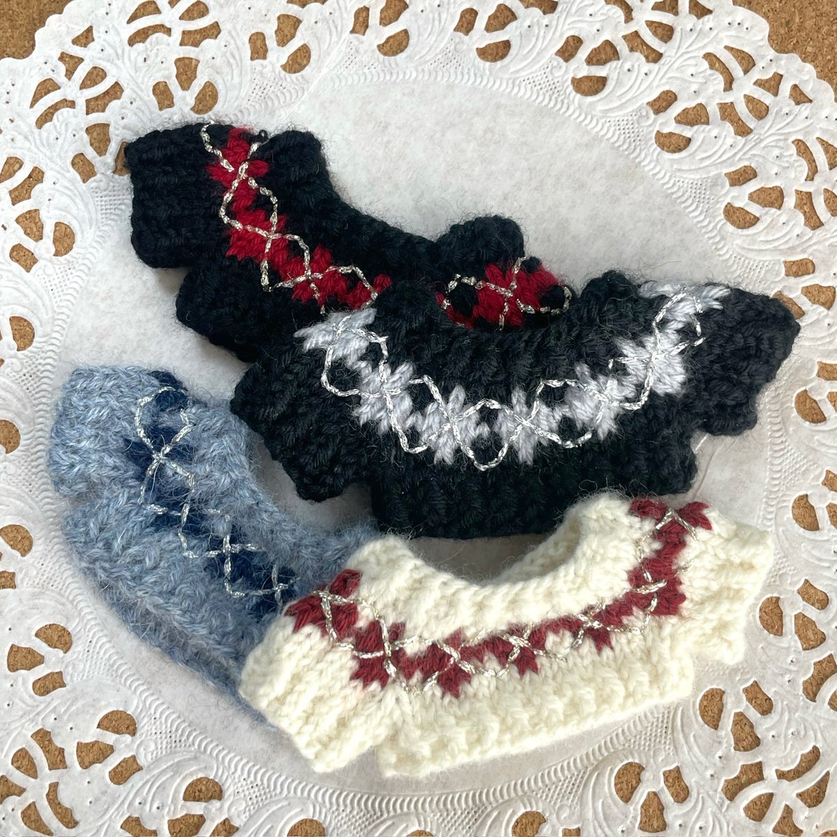 #ニットの日　なのか！！
試行錯誤した先でとびきりの“可愛い”にたどり着けた時の喜びと達成感が本当に痺れる☺️
小さいニットが集まってる写真や、お迎えくださった方の着画で日々幸せもらってます✨

ニットはいいぞーー！！！