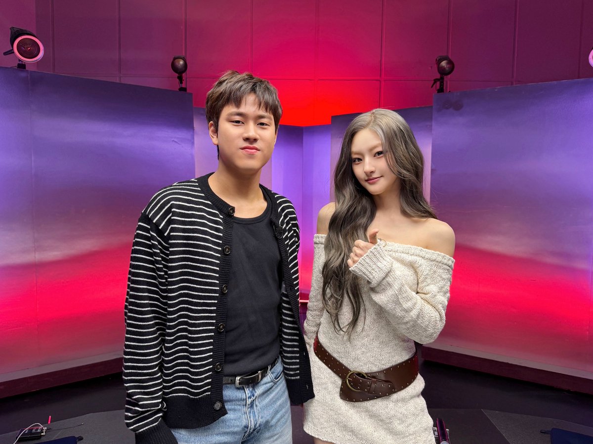 [📸] 260210 #리무진서비스

키씨들도, 하늘이도 기다려 온 리무진 서비스🎤
키오프 마지막 주자로 탑승 완료🚘

#KISSOFLIFE #키스오브라이프 #KIOF 
#HANEUL #하늘