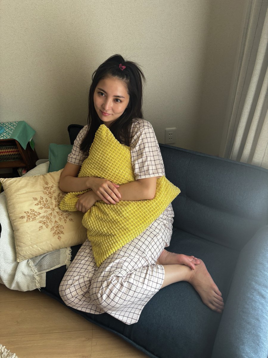 bstbs_drama23's tweet photo. 🌾BSTBS  #ドラマゲームチェンジ 🌾

バリキャリモードな結女美さんの貴重なオフショット📸
昨夜の萌ちゃんとのレディース会は盛り上がったのかな？

1話～3話・最新話はTVerで配信中💡
🔗https://t.co/LZkf3kyfS8

第6話は2月12日(木)よる11:00放送🎮✨

#石川恋 @official_renren https://t.co/6SsLSsisgS