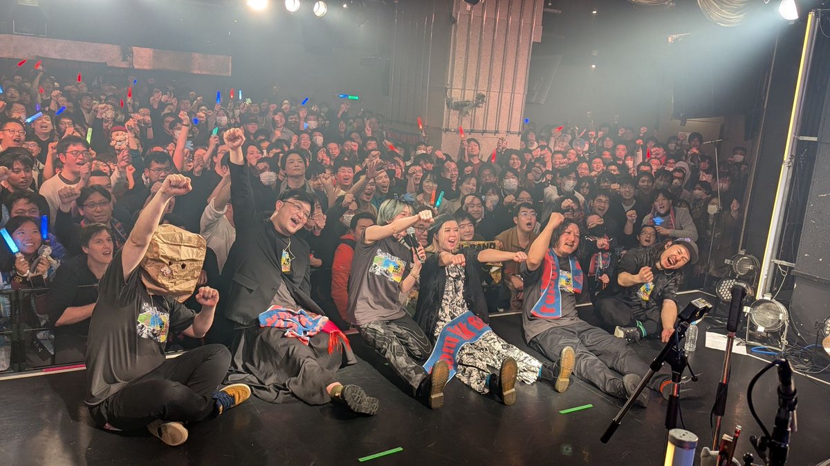 gamespark's tweet photo. 『軌跡』シリーズの盤石楽曲だけじゃない！『イースII』の名曲を名PVが彩り、『ツヴァイ!!』ラスダン曲に往年のファン心も歓喜─「Falcom jdk BAND LIVE 2026」レポ
https://t.co/E47a75PqZe https://t.co/vJZ2WyebW6