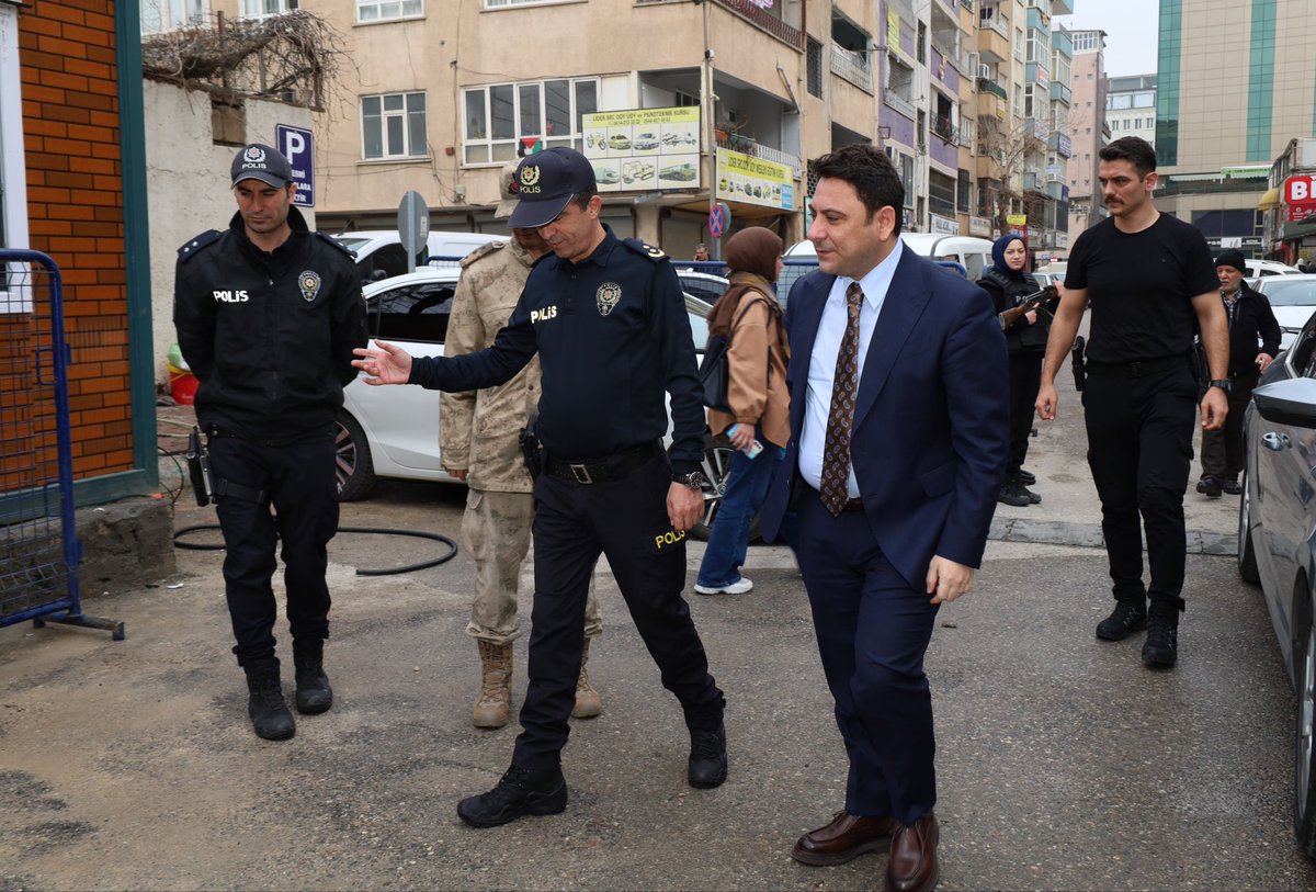 Kaymakamımız Dr. Muhammed Serkan ŞAHİN, İlçe Emniyet Müdürlüğünü ziyaret ederek Emniyet Müdürümüz Erdal TÜRK ile bir araya geldi.

Ziyaretin ardından Kaymakamımızın başkanlığında asayiş toplantısı düzenlendi. Toplantıya İlçe Jandarma Komutanımız Yüzbaşı Onur ŞENSU ve İlçe Emniyet