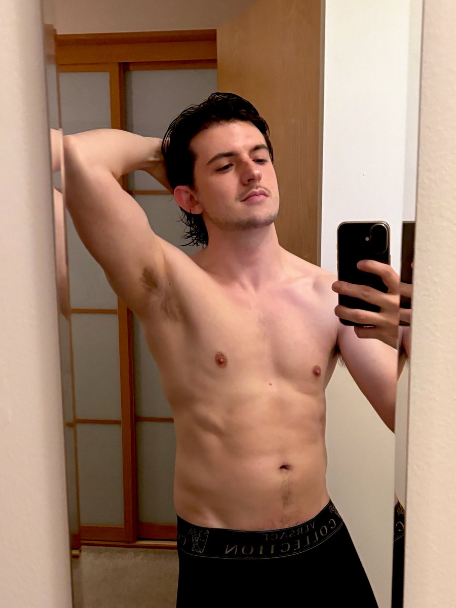 MaxLayton_'s tweet photo. pits are good for you. You should be huffing mine five times a day 😈 https://t.co/rDcC0p2LAw