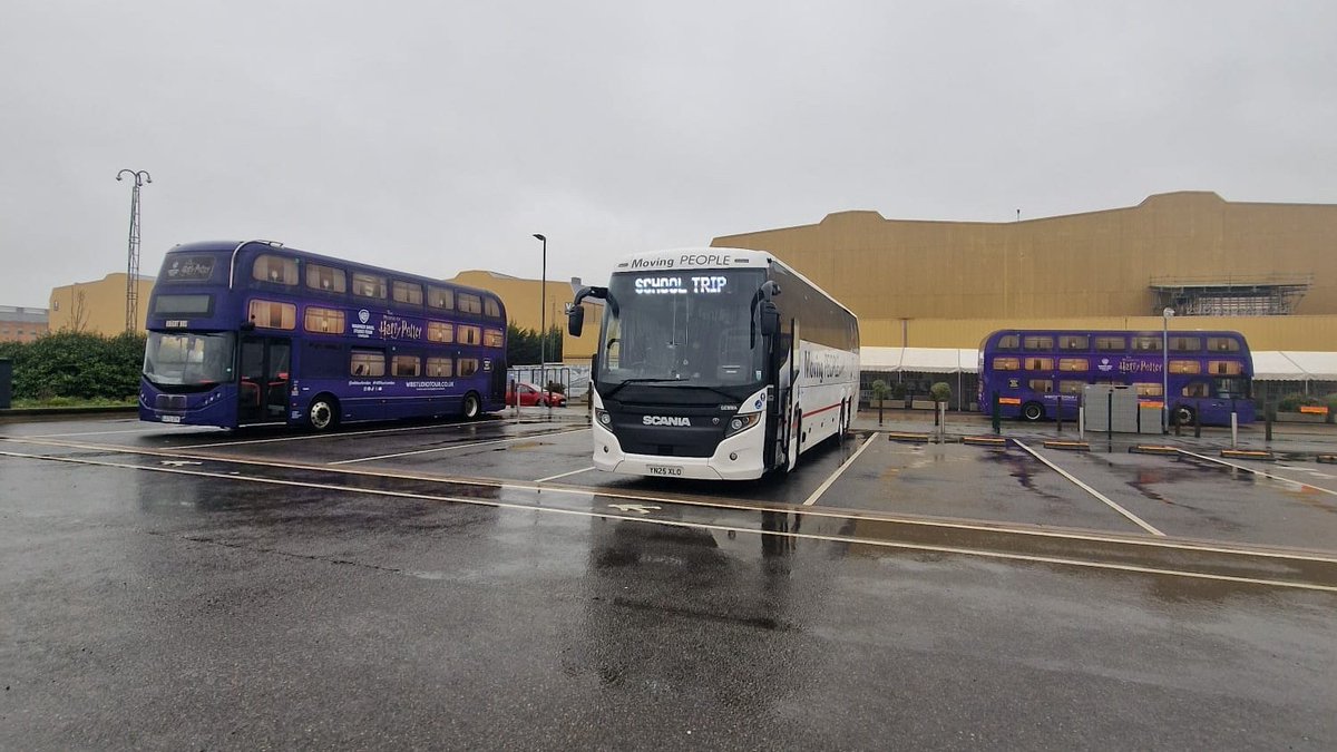 Moving PEOPLE tweet media