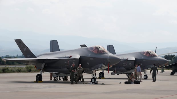 Canada discreetly puts money down on 14 additional F-35s. Despite an ongoing review, Ottawa made payments related to the acquisition of more U.S.-built fighters jets, <a href="/danlebla/">Daniel Leblanc</a> reports cbc.ca/news/politics/…

Find out more at nationalnewswatch.com