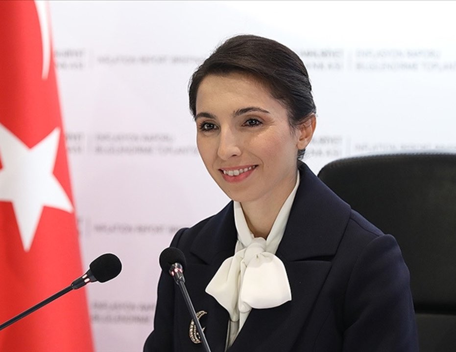 Yaklaşık 8 ay boyunca Merkez Bankası Başkanı olarak görev yapan Hafize Gaye Erkan, 3 Şubat 2024 tarihinde görevinden ayrılmasına rağmen 2 sene boyunca aylık 750 bin TL maaş aldı. 

Erkan'ın maaş hakkı bu ay bitti.

(Sözcü)