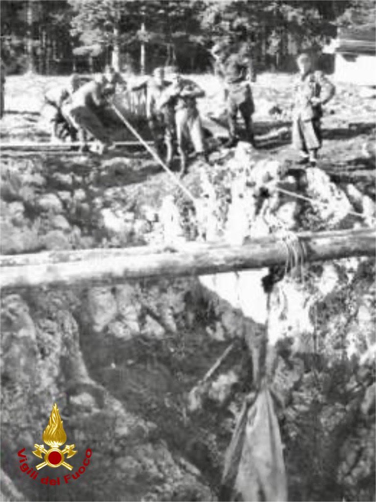 vigilidelfuoco's tweet image. In memoria delle vittime delle #foibe, in onore dei #vigilidelfuoco di Pola. 

Nel 1943, guidati dal maresciallo Harzarich, i pompieri affrontarono l'orrore calandosi fino a 146 mt di profondità per restituire identità e dignità a chi era stato gettato nell'oblio.
Utilizzando…