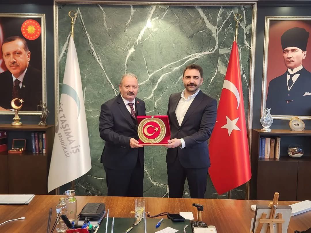 Hak-İş Genel Başkan Yardımcısı ve Öz Hak-İş Genel Başkan Yardımcısı ve Öz taşıma iş sendikası Genel Başkanı Sayın Av. Mehmet Ali KAYABAŞI’nı makamında Türkiye Emekli Uzman Erbaşlar Derneği  (TEMUD)Yönetim Kurulu Üyeleri ile ziyaret ettik.
Kahramanlarımızın özlük hakları konusunda