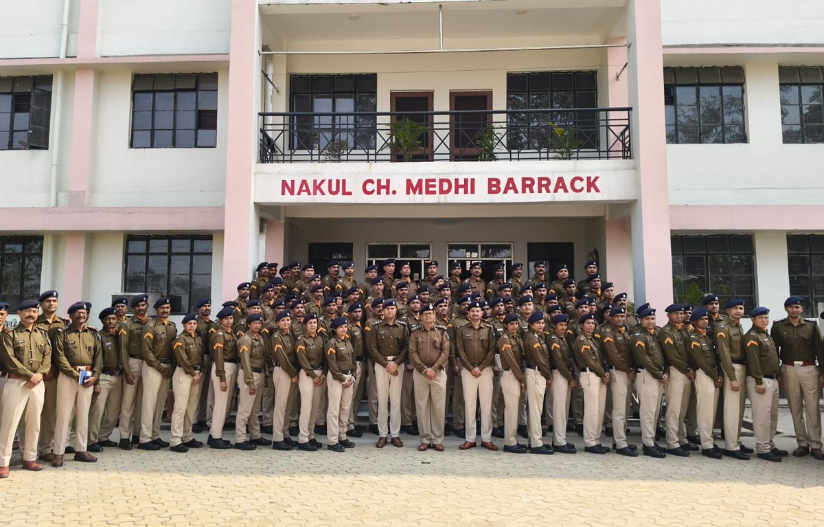 श्री एच. के. गुप्ता, कमांडेंट, 24वीं बटालियन #SSB रंगिया के कुशल नेतृत्व में दिनांक 10.02.2026 को आयोजित कार्यक्रम में चयनित वरिष्ठ आरक्षियों को Chevron लगाकर सम्मानित किया गया।
कर्तव्यनिष्ठा, अनुशासन व राष्ट्रसेवा हेतु प्रेरणा।
<a href="/SSB_INDIA/">Sashastra Seema Bal</a> <a href="/SSBFTRGUWAHATI_/">SSBFTRGUWAHATI</a> <a href="/WarriorAshwani/">अश्वनी</a>