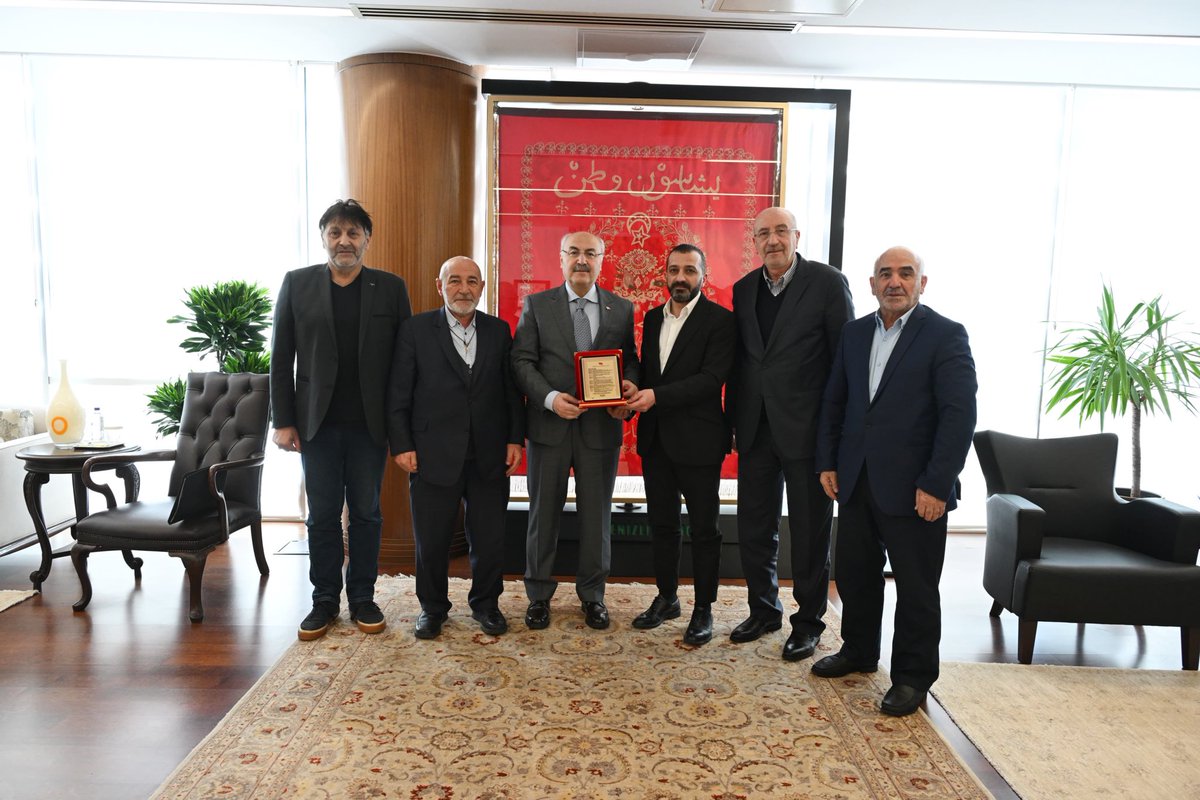 Valimiz Sayın <a href="/yskosger/">Yavuz Selim KÖŞGER</a>; 

🔹Erzincan’ın Kemaliye ilçesine bağlı Başbağlar Köyü Güzelleştirme ve Kalkındırma Derneği Başkanı Erhan Aydınlı ile beraberinde
🔹Şerif Gül, 
🔹Mehmet Ali Dikkaya,
🔹Ali Özdemir,
🔹 İsmail Aydın’ı misafir etti. 

📌 Kemaliye Kaymakamlığı görevini