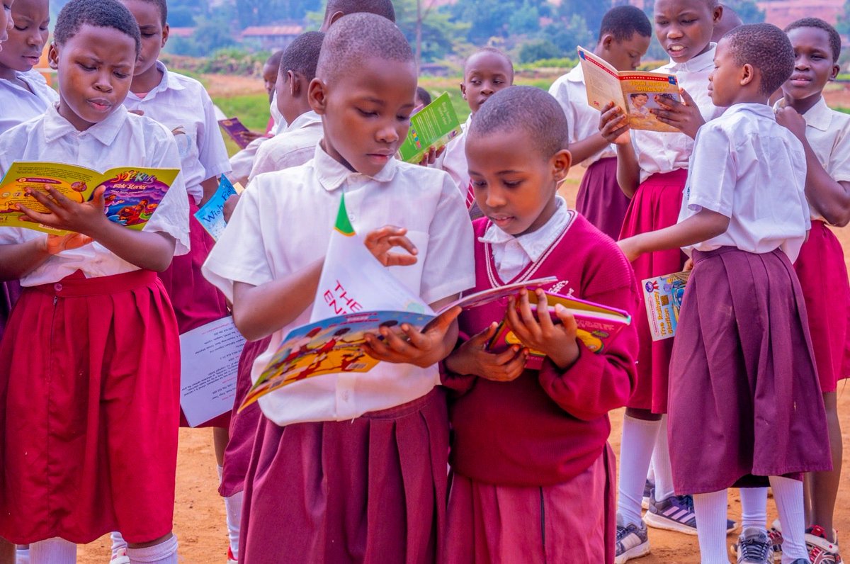 ReadtoLearn01's tweet photo. Our In-School Book Clubs create safe, structured spaces where learners build confidence through aloud, storytelling, and peer engagement.

Reading thrives where children feel seen.

#Inschoolbookclub #SafeLearning #ReadingTogether #LiteracyInSchools #JoyOfReading https://t.co/dVKhED9K0V