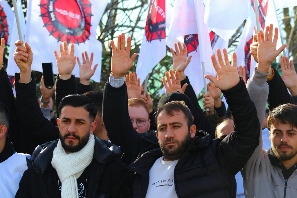 Migros işçileri kazanana dek #MigrosBOYKOT!

Bu kavga hepimizin kavgası. Sefalete, yoksulluğa, emeğinin çalınmasına karşı mücadele eden Migros işçileri için boykot çağrısını yayalım. Birlikte kazanacağız!