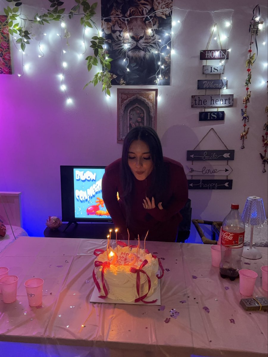 biainwonder's tweet photo. @TiniStoessel mirá tini como festejé mis 22 este año🩷 https://t.co/jxCiMm9DI2