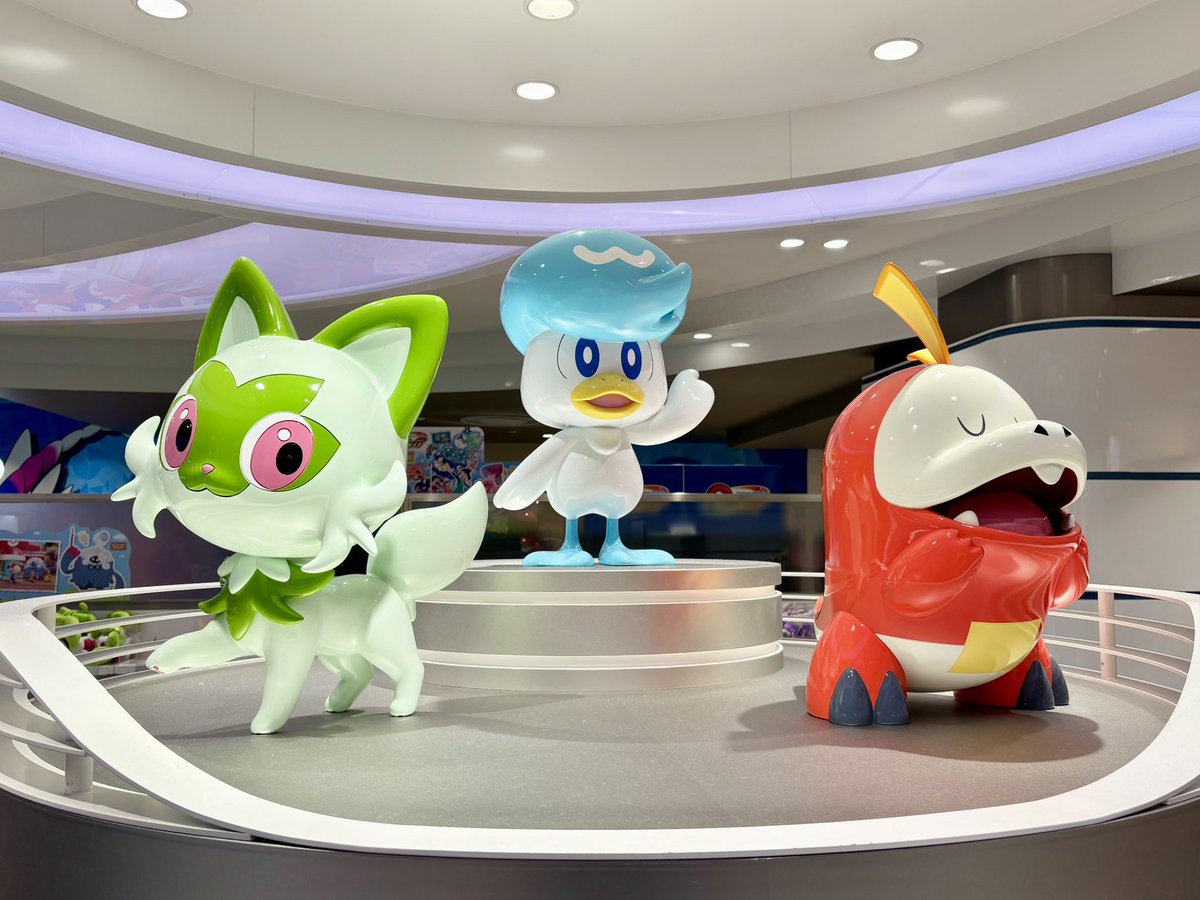 今月から勤務地が横浜に変わったので、帰りにポケセン寄れるのありがたい🌊