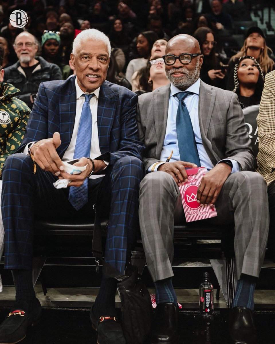 NetsNationPL's tweet photo. Dwie legendy New York Nets odwiedziły w nocy Barclays Center 🖤🤍
#Nets4Life #TheBrooklynWay https://t.co/EkovOcToAX