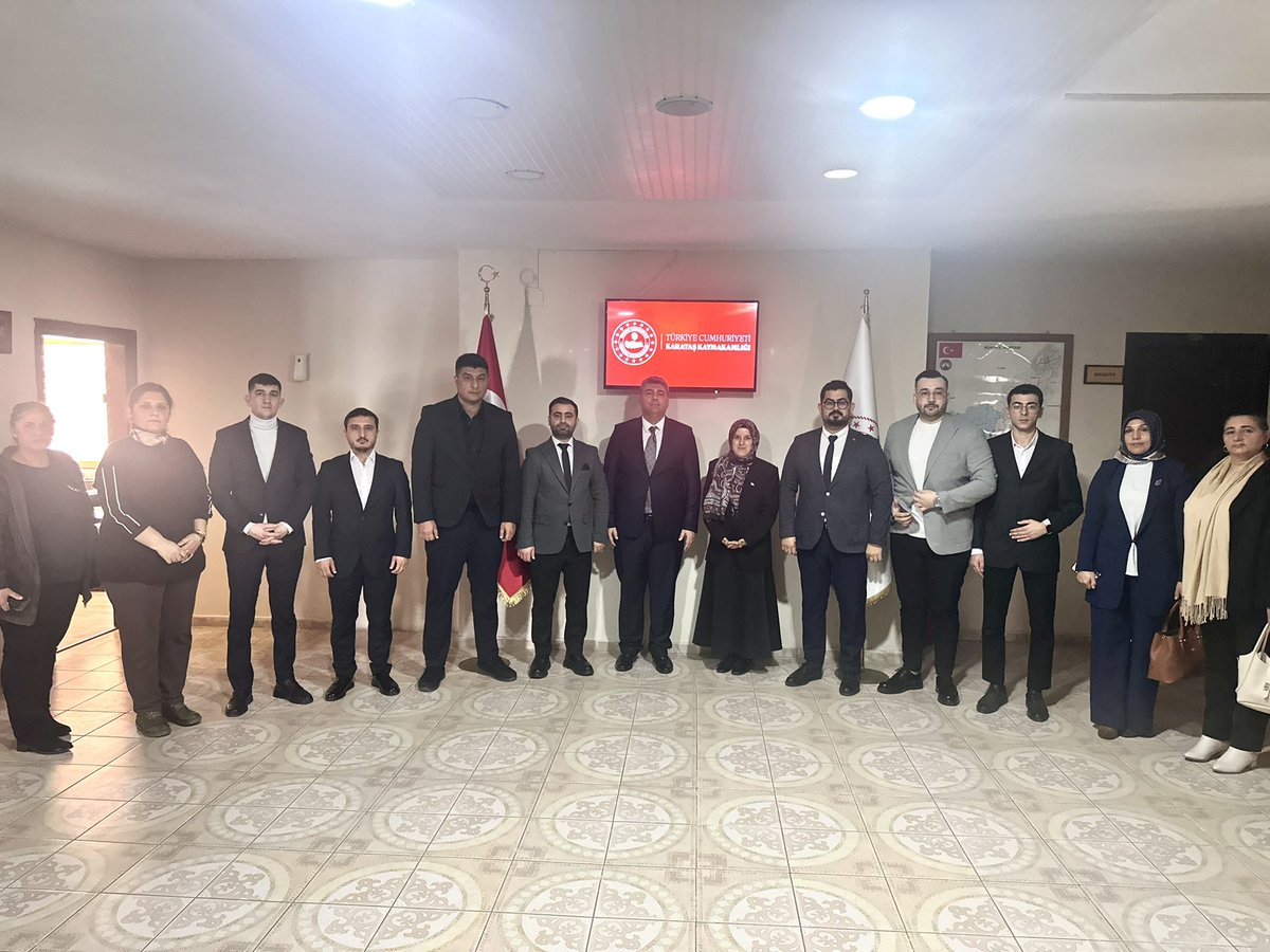 TÜGVA İl Başkanı Muhammed Cihat ÜNSAL, TÜGVA İlçe Başkanı Ali ÇEVİK ve beraberindeki heyet,  Kaymakamımız Sayın Necati AKTAN‘ı makamında ziyaret etti.

Gerçekleşen ziyarette gençlik çalışmaları, eğitim faaliyetleri ve ilçemizde yürütülebilecek ortak projeler konuşuldu.