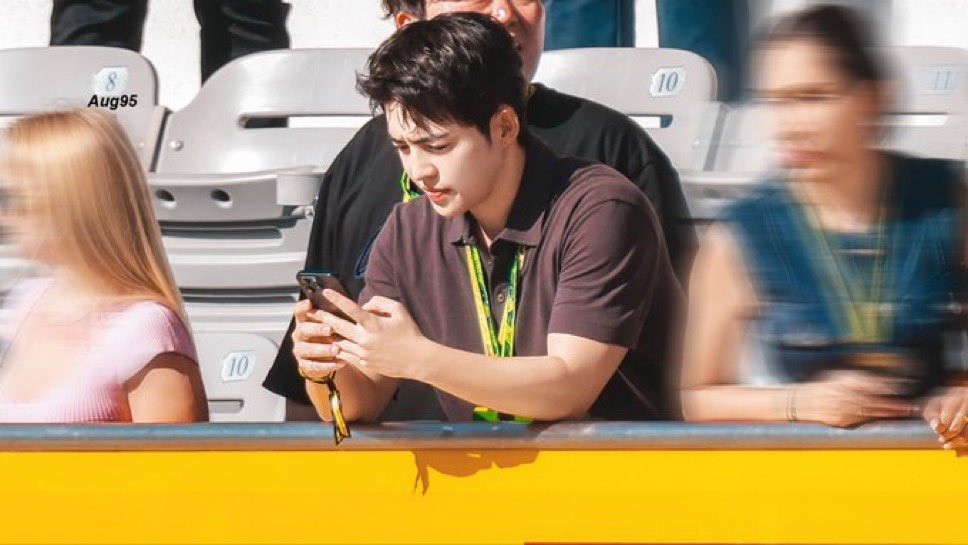 lg ngecek visibility sm brand exposure terus di chat mba pacar “babe, just a heads up… my car hit the curb. I’m okay, but the car needs to be towed”

respon beliau: “I still need to stay until qualifying ends. My driver will pick you up first, and I’ll come see you right after”