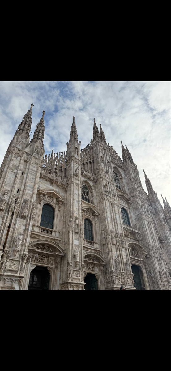 paulinemccomis3's tweet photo. @zeudidipalma Zeudi our beautiful queen is working in Milan today, I hope you have a beautiful working day, this is a great picture of the duomo Di Milano . #zeudiners #wle #ZDPScottishfan #zeudifandom #zeudidipalma https://t.co/Ej7TCOW9rx
