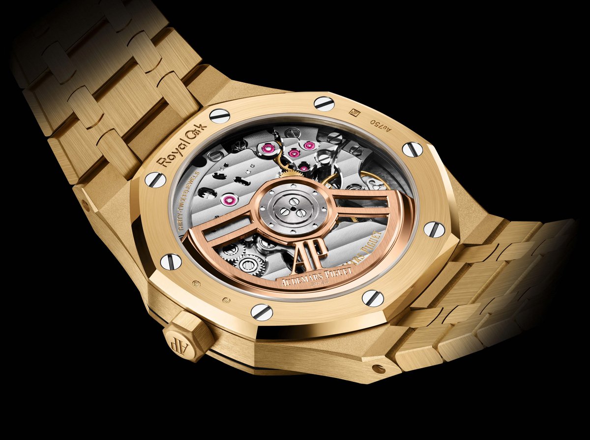#BadBunny porte une #AudemarsPiguet #Automatique avec un cadran en #malachite lors du show de la mi-temps du <a href="/SuperBowl/">Super Bowl</a>
<a href="/AudemarsPiguet/">Audemars Piguet</a> <a href="/SuperBowl/">Super Bowl</a> 
lacotedesmontres.com/Bad-Bunny-port…