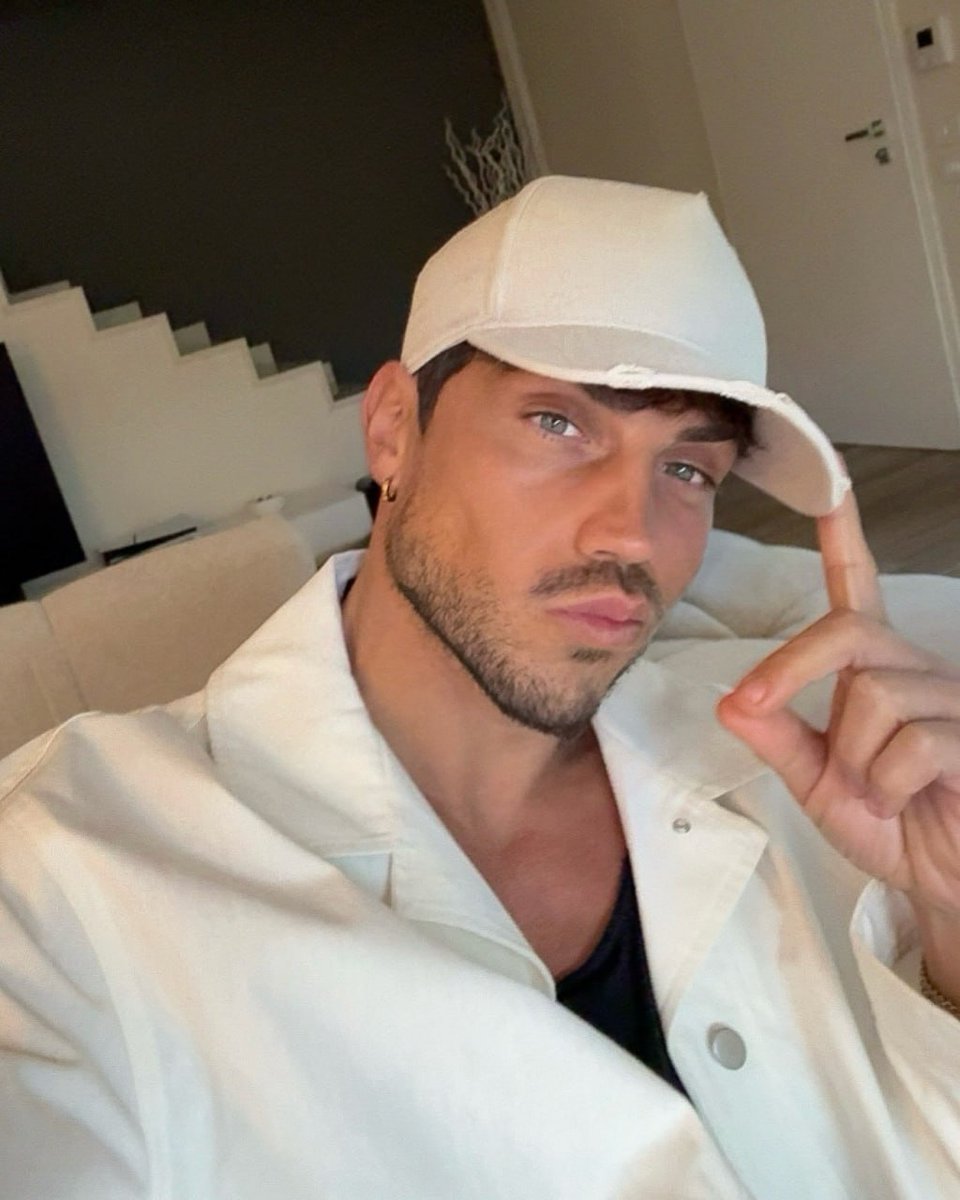 buongiorno cuoricino splendido,fierissima e orgogliosissima di stare al tuo fianco di seguirti,qui solo per te Dani,ti auguro una bellissima giornata un bacio enorme a te e una carezza al tuo piccolo Jago,
tvb tantissimo ❤️✨🫶🏽
#ddm