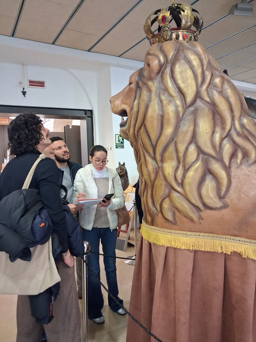 CNLBarcelona's tweet photo. El CNL de Barcelona participa en el projecte "Les veus de la festa", una iniciativa que apropa la imatgeria de la cultura popular catalana a persones nouvingudes i a persones amb discapacitat visual mitjançant la creació d'audiodescripcions accessibles.
👉https://t.co/garR369hYh https://t.co/sOj6kACYRL