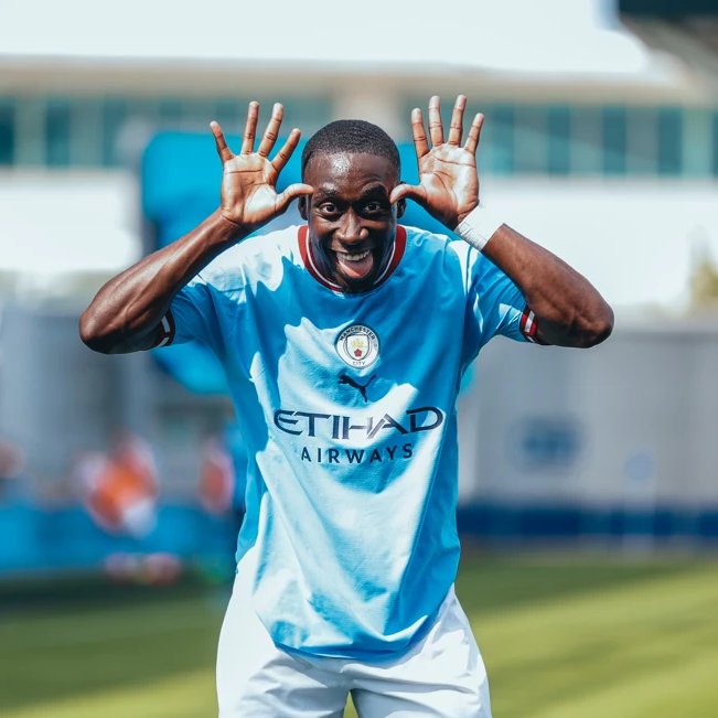 𝐄𝐉 tweet media