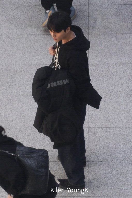 콧대랑 기럭지 실화임?
기럭지보고 입 틀어막고 콧대보고 콧구멍까지 틀어막음