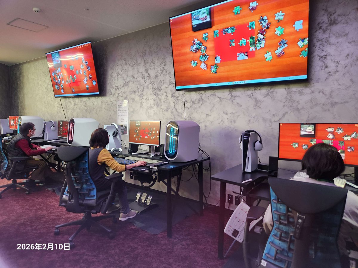 Re_road_esports's tweet photo. 毎週火曜日は塩尻市主催のシニアeスポーツ講座🎮
60歳以上の方々が、eスポーツを通じて楽しく交流しています!
今日はシニアの方から頂いた絵をパズルにして楽しみました🧩
#シニアeスポーツ #地域交流 #Reroad
#eスポーツ #長野県 #リロード https://t.co/bKO5zY8fIJ