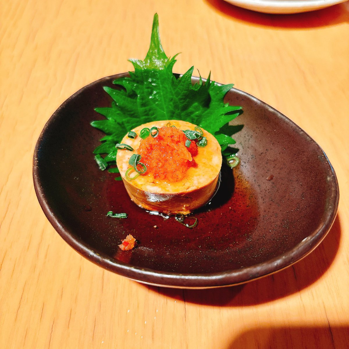 shitoriri's tweet photo. 600円のあん肝ポン酢を頼んだらこれがきて、え…一個…？ https://t.co/UWT26IBVVu