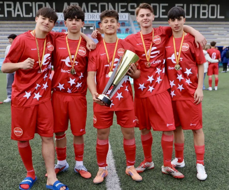 LegaFᴀɴᴛᴀsʏ tweet media