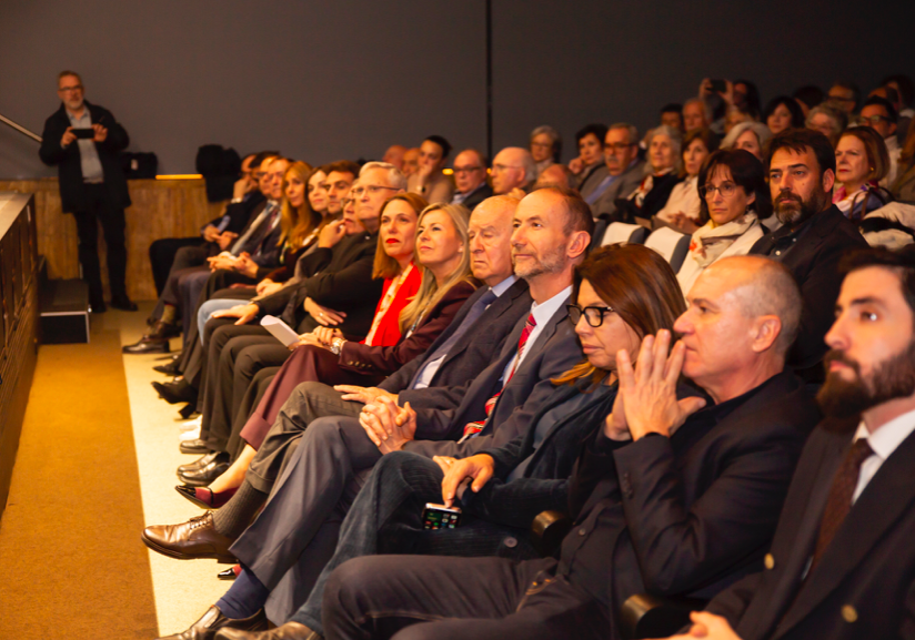 RECONOCIMIENTO | 🎖️ <a href="/ManosUnidasMur/">Manos Unidas Murcia</a>  entrega a la <a href="/UMU/">Universidad Murcia</a>  un 'Sello Solidario' por el #compromiso y #ResponsabilidadSocial demostrado a través de <a href="/UmuODSesiones/">UmuODSesiones</a>. 

🙏 Gracias a todo el equipazo de <a href="/ManosUnidasONGD/">Manos Unidas ONGD</a>  

➡️Y otro dato: es el🏫1️⃣0️⃣º reconocimiento a #ODSesiones.
