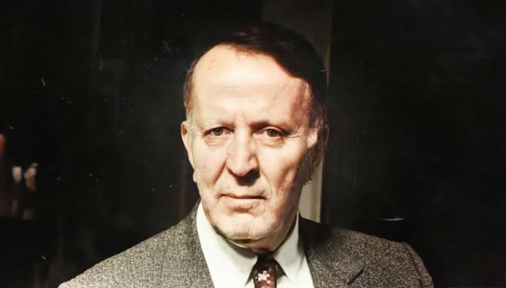 +Ahmet Kaya terörist
-Ben sanatına bakarım

+Nazım Hikmet komünist
-Ama şiirleri güzel

+Atsız'ın romanları, şiirleri?
-Ama Atsız Irkçı