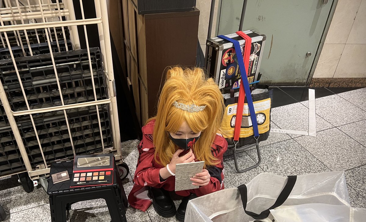 メイク中に見えるけど
やってもらって鏡見てるだけ
#yoshiki
#XJAPAN
#新宿ロフトの裏側