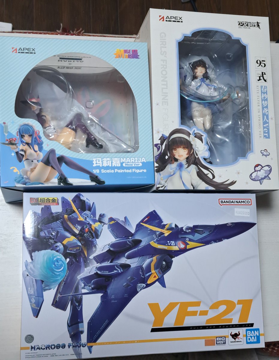 ワンフェスの荷物届いた！ 上はAPEXの福袋のやつ 普段買うのとジャンル