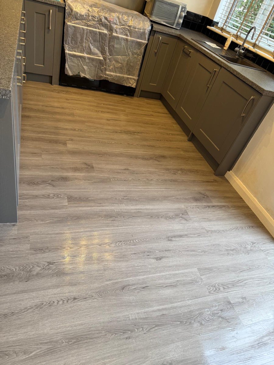 One of our latest installations of #LVT - This one is part of the Universal collection (Colour Flint Grey) from <a href="/designfloorsuk/">Victoria Design Floors - Distinctive Flooring</a> and is .55 wear layer to provide that extra durability in a Kitchen area.
All samples from this range are in store to check out in person!