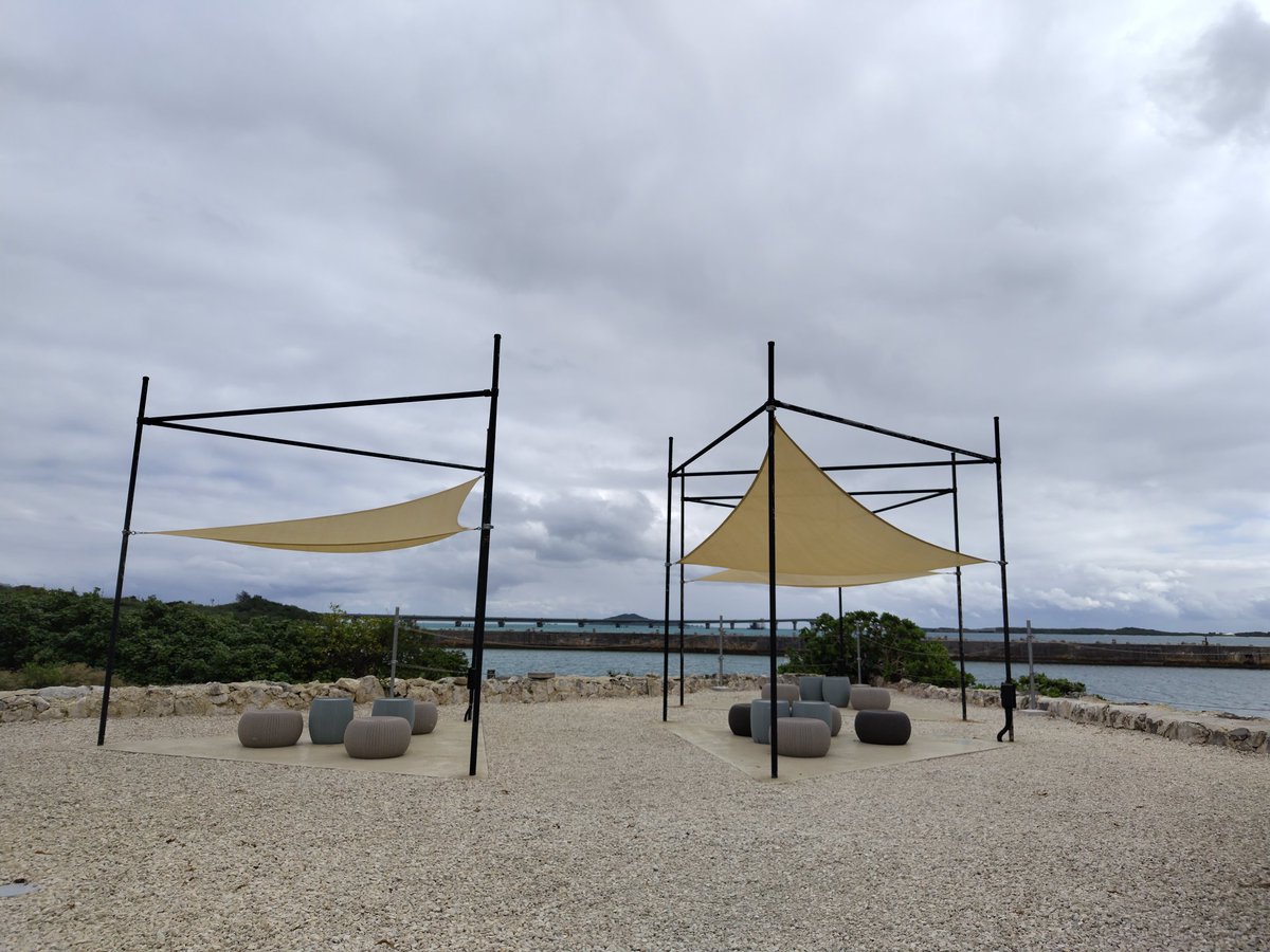 rizriz0420's tweet photo. 子夫婦と孫と私達夫婦の初旅行
あちこち大雪だった週末は宮古島さえ例外なく、極寒強風雨…(T_T)
そんなときは食に走る我が家
結果、満腹美味満足笑顔
ごちそうさま でした
#池間島 #伊良部島
#プレミアム多良間牛アボカドバーガー
#ダグズ・バーガー 池間島店
#なかゆくい商店 https://t.co/R24NkK8pOV
