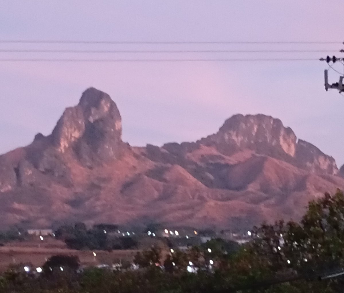 hapont's tweet image. Alégrate de ver un nuevo amanecer, sonríe,piensa en positivo, inhala profundamente. Agradece al Creador un nuevo via y vívelo a plenitud. Que tengas un Buen día ☕🌹