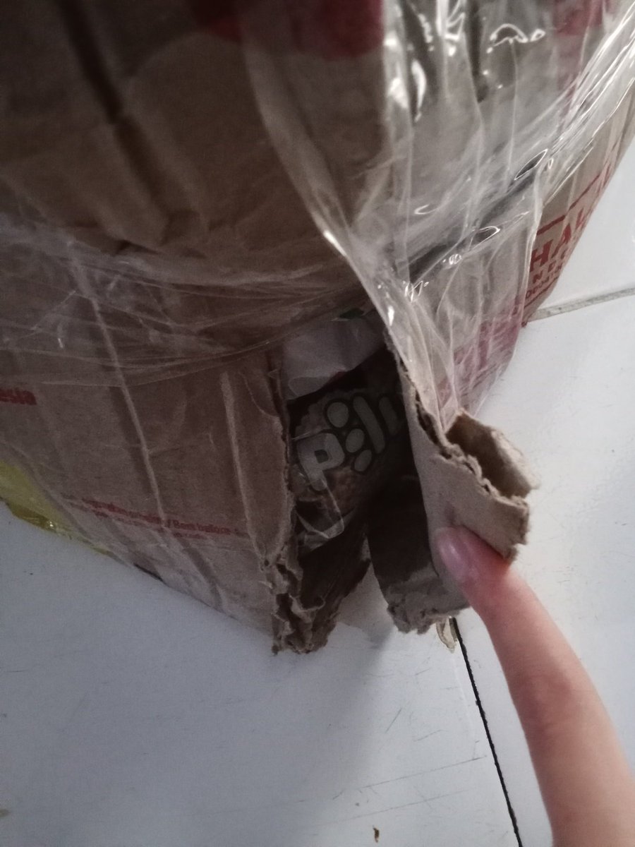 sunfpie97's tweet image. Yang dipesen vs yang datang 

Ya tuhan makanan aja dimaling @ShopeeID kek mana deh ini sosis dibuka,mienya diancurin,nuggetnya rusak,susu ilang sebiji ya ampun😫