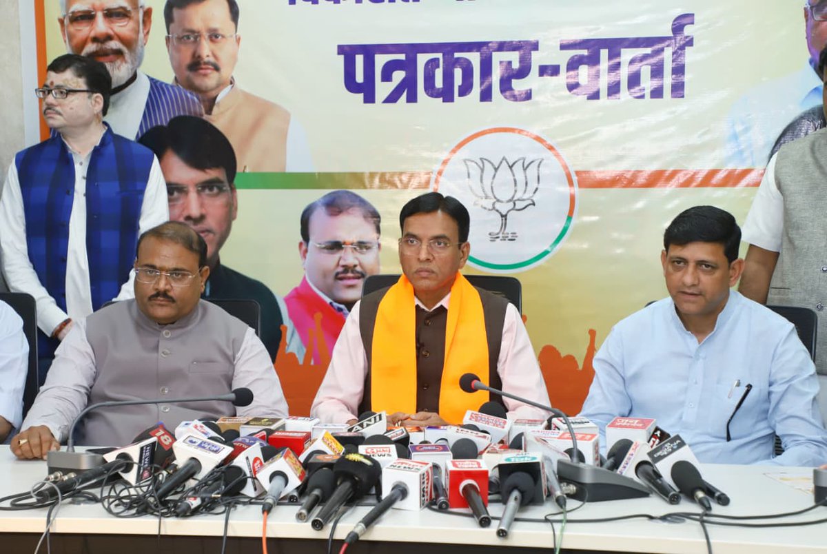 mansukhmandviya's tweet photo. आज इंदौर, मध्य प्रदेश में केंद्रीय बजट 2026-27 पर आयोजित प्रेस वार्ता को संबोधित किया। 

प्रधानमंत्री श्री @NarendraModi जी की सरकार ने हर वर्ग को ध्यान में रखते हुए बजट पेश किया है, जो विकसित भारत के निर्माण में अहम भूमिका निभाएगा।

#ViksitBharatBudget https://t.co/9GCYGAimjf