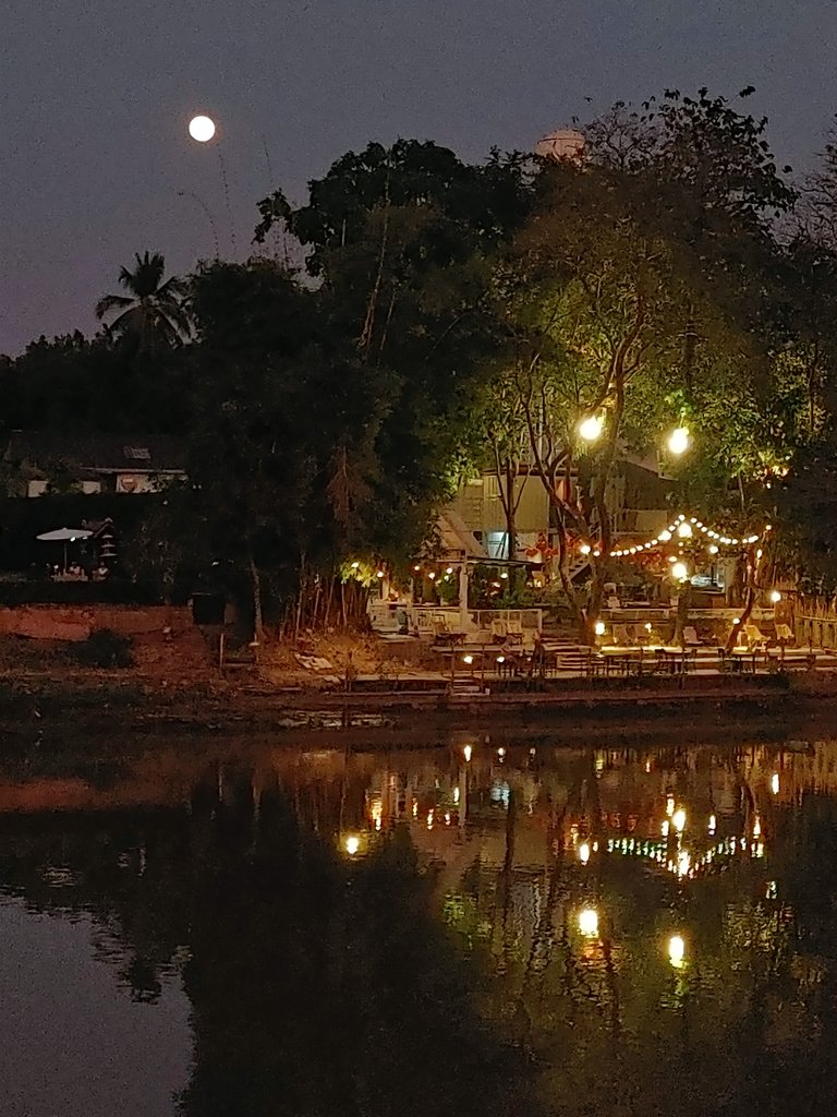 今夜から通常運行。
チェンマイで見た美しい満月が忘れられない🌕️✨
頭の中はまだ時差ぼけ。