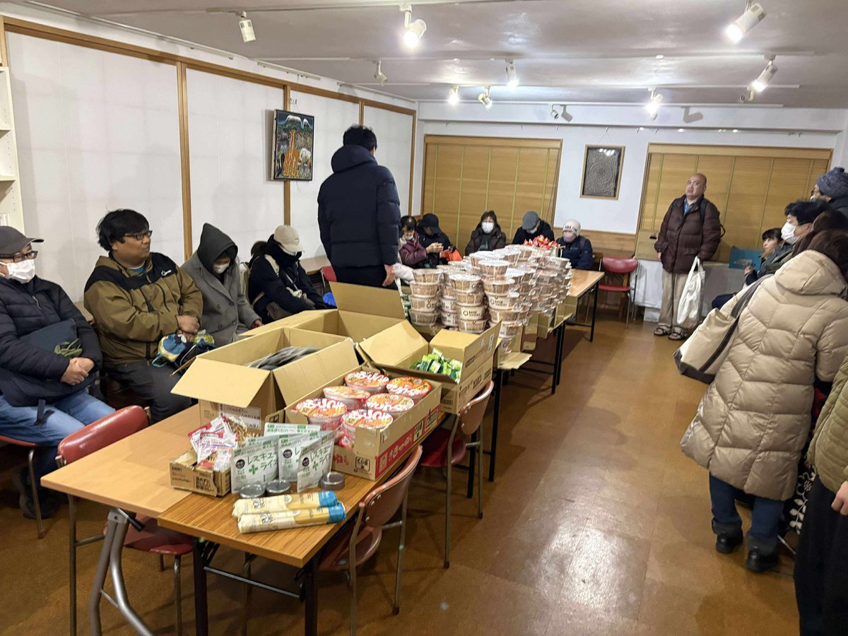 AsahiMasaru's tweet photo. 文京区のNPO法人、Baseが開催するフードパントリーに参加しました。
企業様からご提供いただいた賞味期限が近い食材を、地域の皆さまへお配りしています。
文京区での活動に興味ある方ぜひ。 https://t.co/VtdmKn1hqb