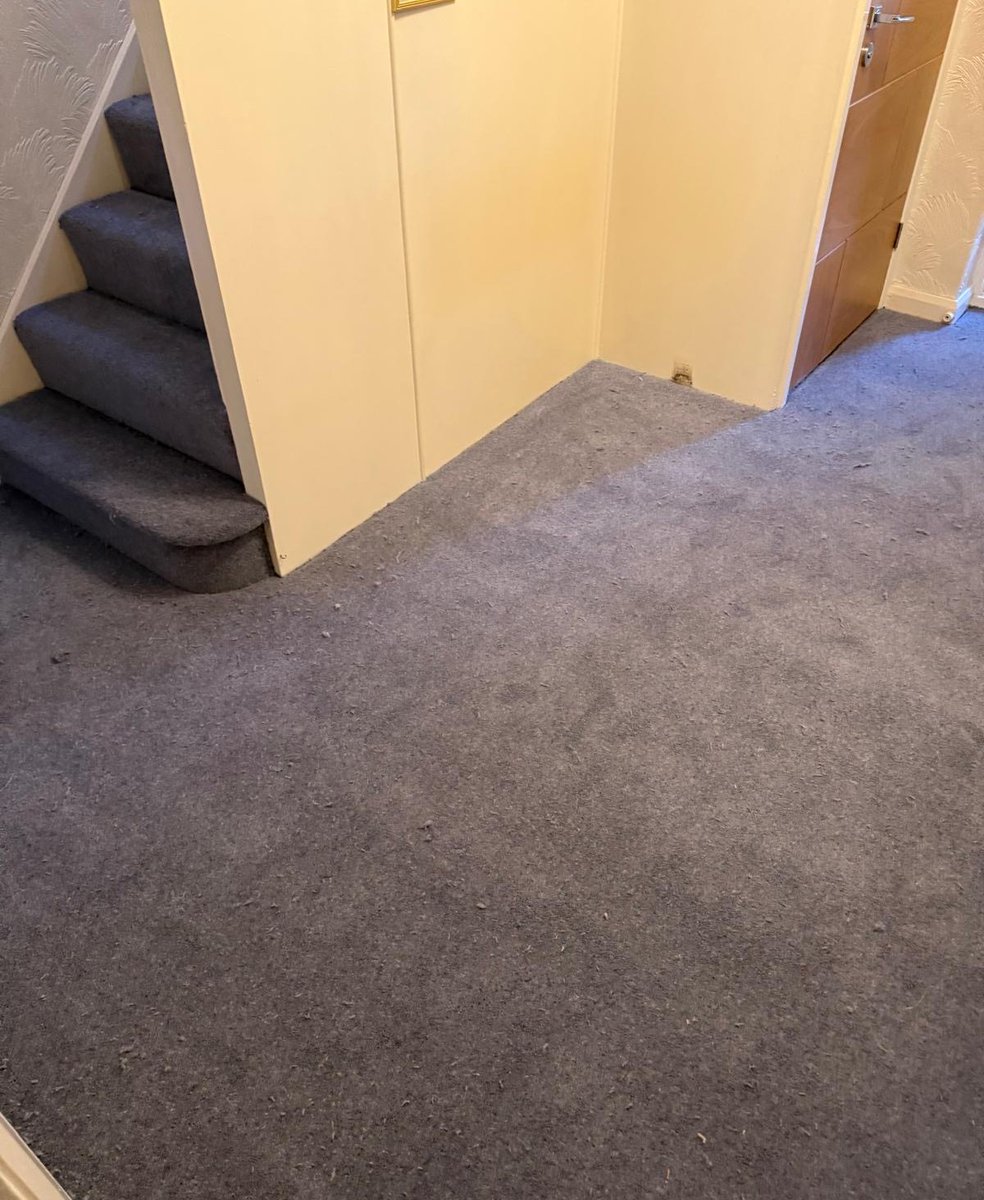 A couple of Stairs transformations this week with some durable #PenthouseCarpets Wool twist flooring.
💚 Pentwist 50oz Carpet colour Glade. 
💙 Prism 40oz Carpet colour Sapphire.
#shoplocal #SupportLocal #Beeston #Nottingham #Flooring #Carpet