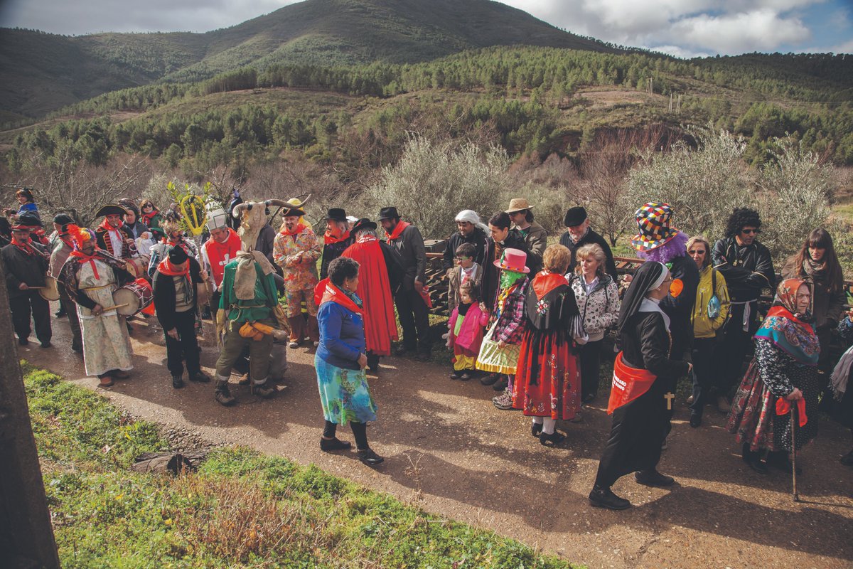 extremadura_tur's tweet photo. El #CarnavalHurdano, celebrado en #LasHurdes, este año en la localidad de #Azabal, es una fiesta ancestral de carácter antropológico y mitológico.

🎉 Fiesta de Interés Turístico

🗓️ 14 de febrero

@cultura_EXT https://t.co/FipkLfVfX3