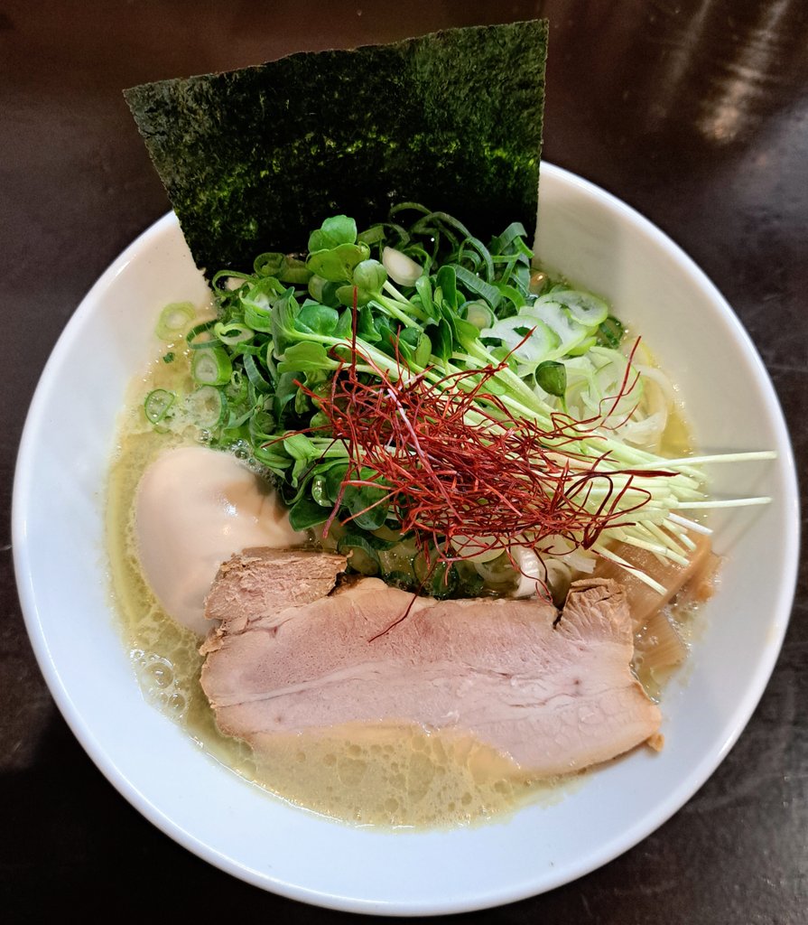 setsumen's tweet image. 静岡市葵区呉服町
VON GOSSO(ボンゴッソ)さん
濃厚貝塩ラーメン
トッピング→ねぎ・味付玉子
#ラーメン #静岡 #葵区 #呉服町 #VONGOSSO #ボンゴッソ #ramen #静岡ラーメン