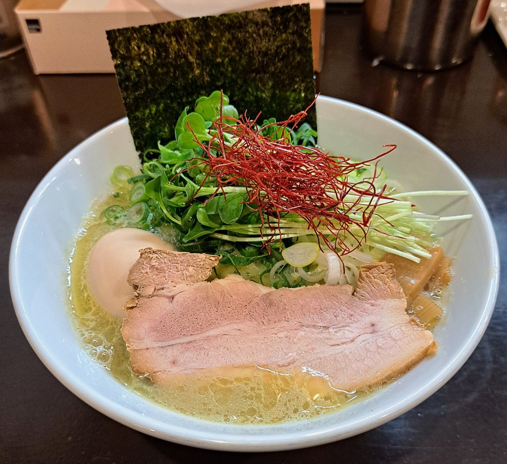 setsumen's tweet image. 静岡市葵区呉服町
VON GOSSO(ボンゴッソ)さん
濃厚貝塩ラーメン
トッピング→ねぎ・味付玉子
#ラーメン #静岡 #葵区 #呉服町 #VONGOSSO #ボンゴッソ #ramen #静岡ラーメン