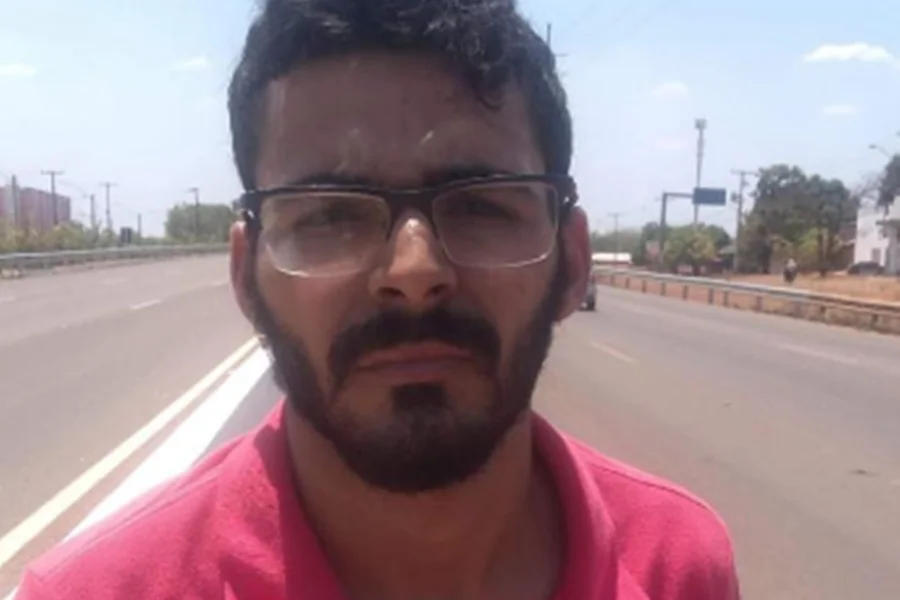 #Notícias

🚨“𝗠𝗮𝘁𝗮𝗱𝗼𝗿 𝗱𝗲 𝗽𝗼𝗹𝗶𝗰𝗶𝗮𝗹”

Tocantinense preso no Rio de Janeiro é apontado como uma das principais lideranças do Comando Vermelho no Tocantins