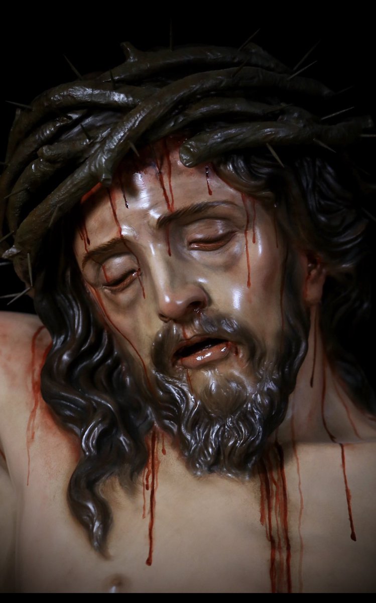 Cristo Crucificado que he realizado para la Parroquia Sedes Sapientiae de México,de dos metros de altura que presidirá su Altar mayor, y que estilísticamente responde a la petición de su Rector; Cristo muerto con la cabeza sin hundirse en el pecho, naturalista y de aire clásico.