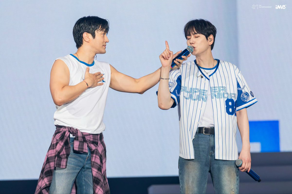 fakektp925's tweet photo. Thank you iME Taiwan give us those beautiful 2 shot🦄🐧💙
WonKyu really look sooooo good🥹����

#SuperJunior
#슈퍼주니어
#Kyuhyun
#Siwon 
#WonKyu https://t.co/7PpctIe7js
