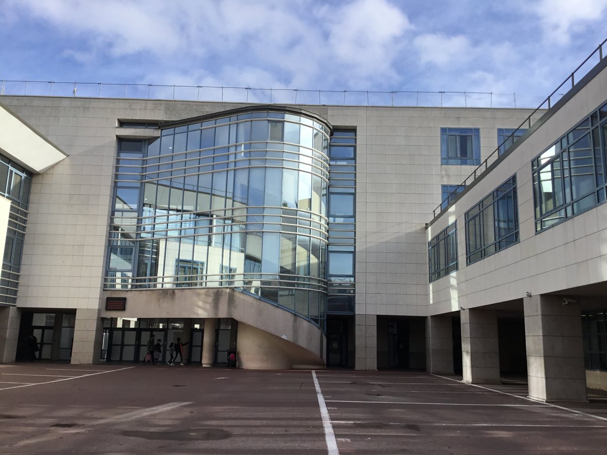College_Danton's tweet photo. Samedi dernier, les portes ouvertes ont permis de faire découvrir le collège aux parents et aux élèves des écoles primaires. https://t.co/zXR6kCys22
