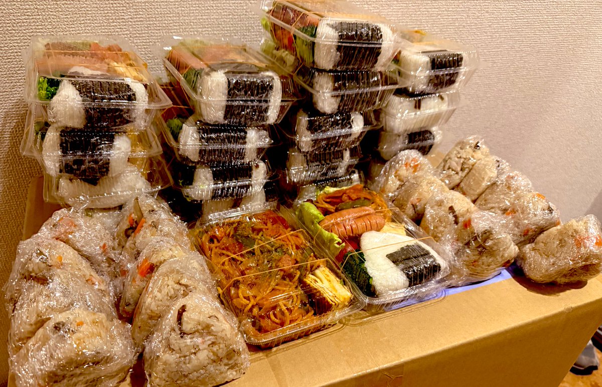 hukuhani's tweet photo. ボランティアで
お弁当20人前作りました🍱
まちゃさんが困ってる方々に配って頂いて、ホームレスさん達も喜んでくれて
すごく嬉しかった✨☺️
定期的にこの活動をしていきたいと思います☺️✨ https://t.co/1zLvDl7Oun